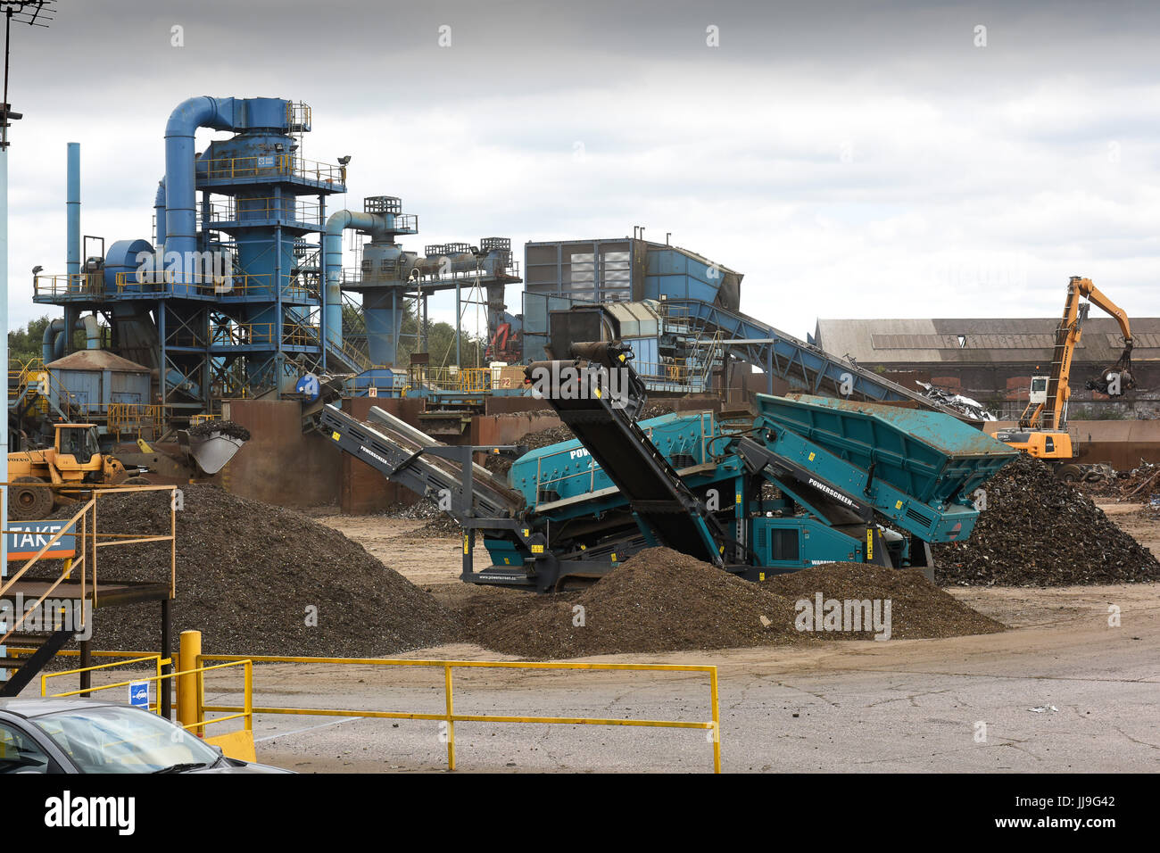 Rottami di metallo di riciclaggio in sito Sims Gestione di metallo in Smethwick, West Midlands. Foto Stock