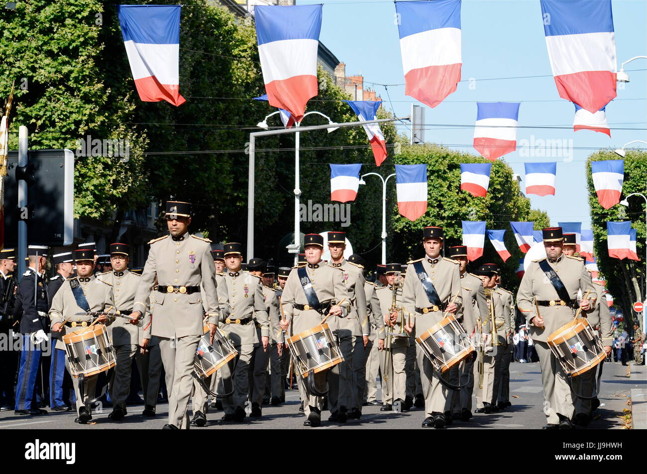 Una parata militare celebra il giorno della Bastiglia, a Lione (Francia) Foto Stock