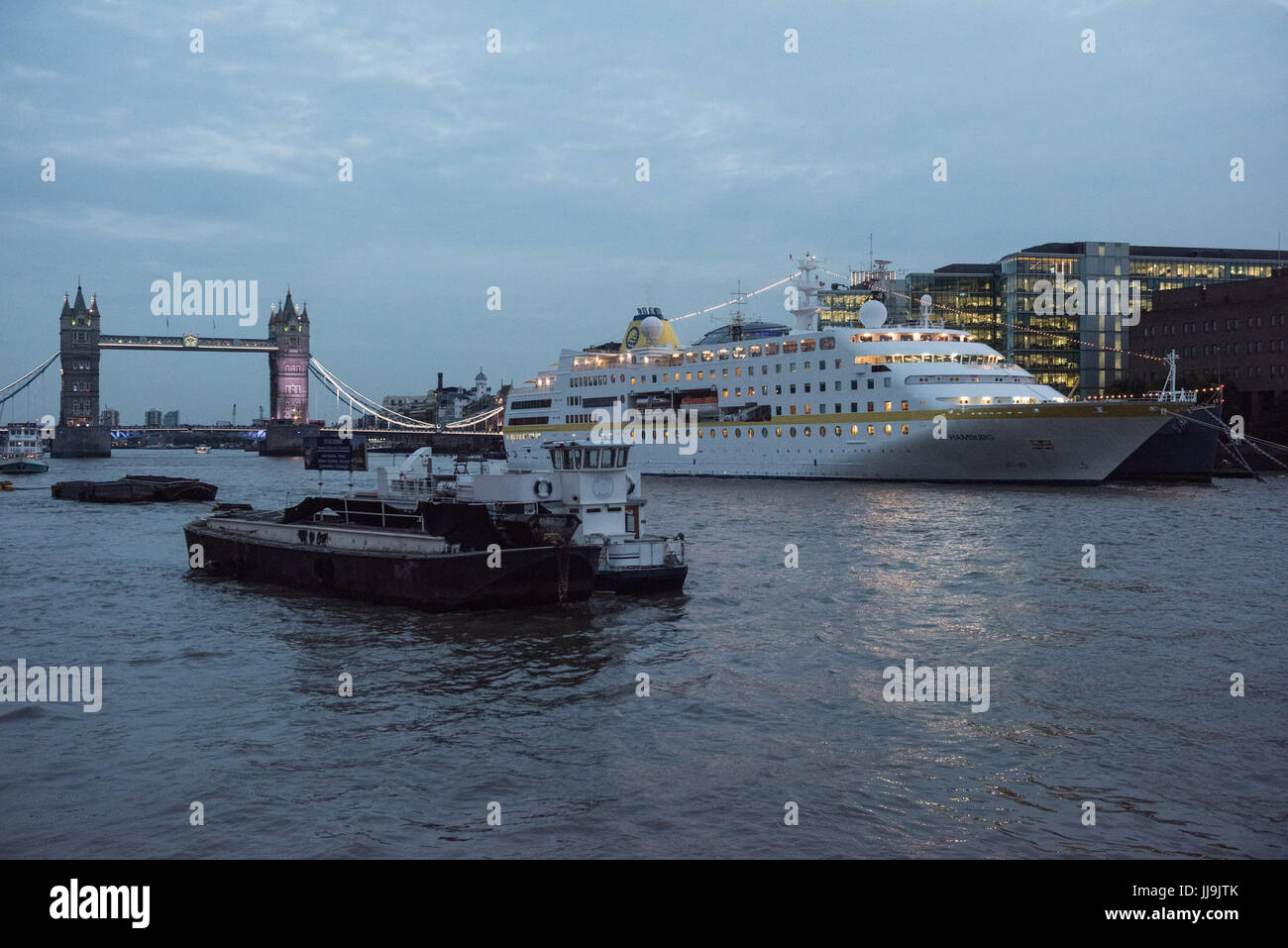 Londra, UK, la MS Amburgo in porto Foto Stock