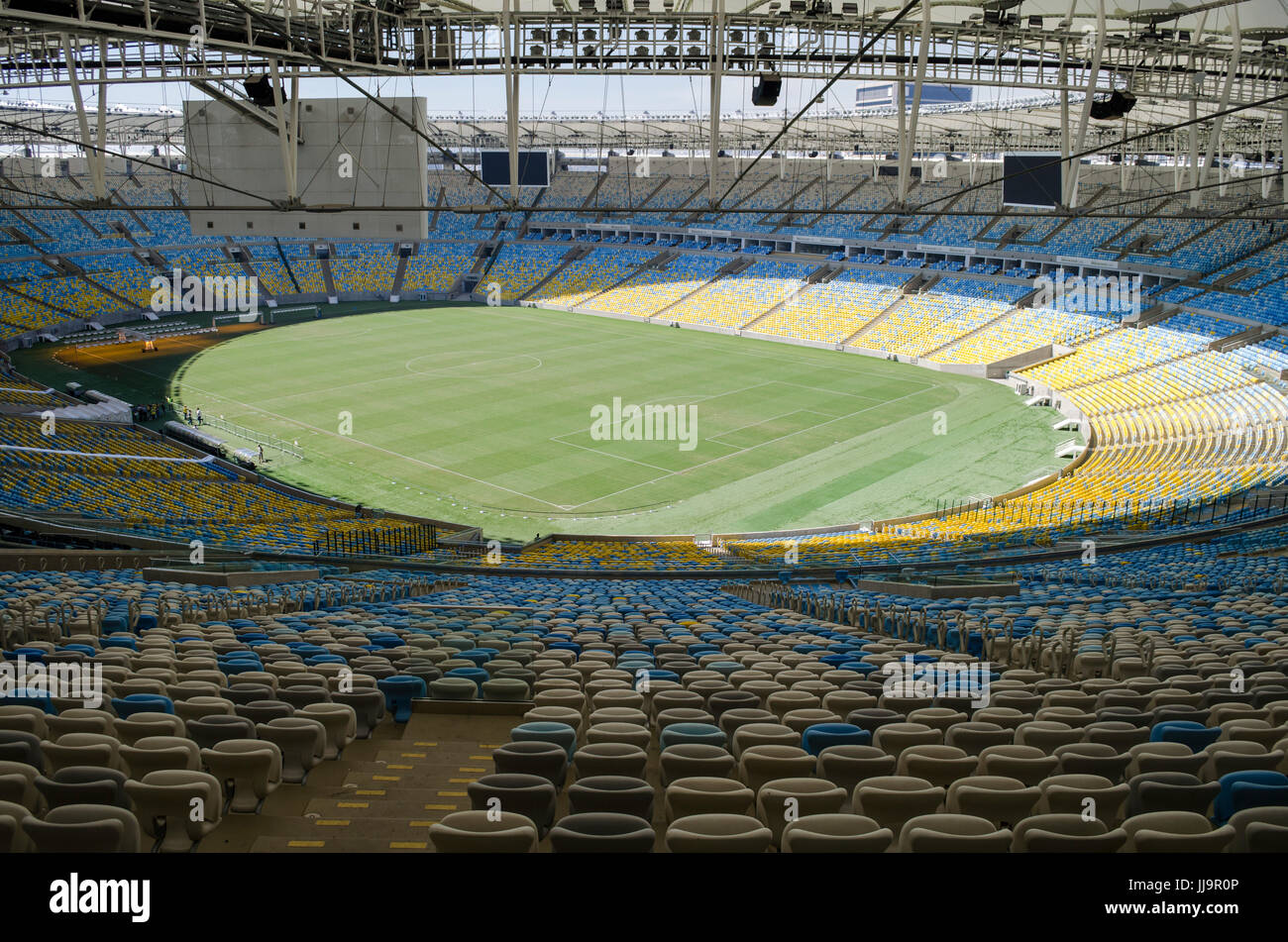 Lo stadio Maracanã vuoto visto dall'interno, Rio de Janeiro, Brasile Foto Stock