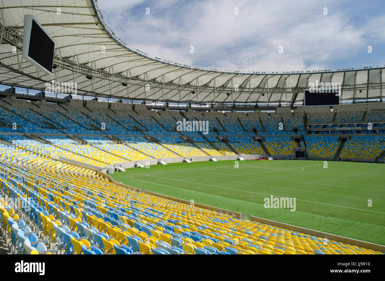 Lo stadio Maracanã vuoto visto dall'interno, Rio de Janeiro, Brasile Foto Stock