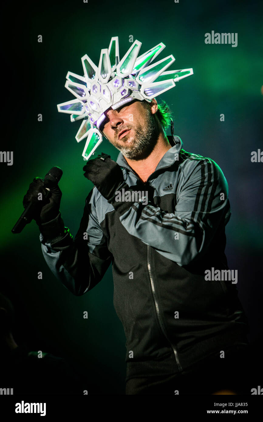 Locarno, Svizzera. 18 Luglio, 2017. Eseguire Jamiroquai live al Moon & Stars Festival 2017 © Roberto Finizio / Alamy Live News Foto Stock