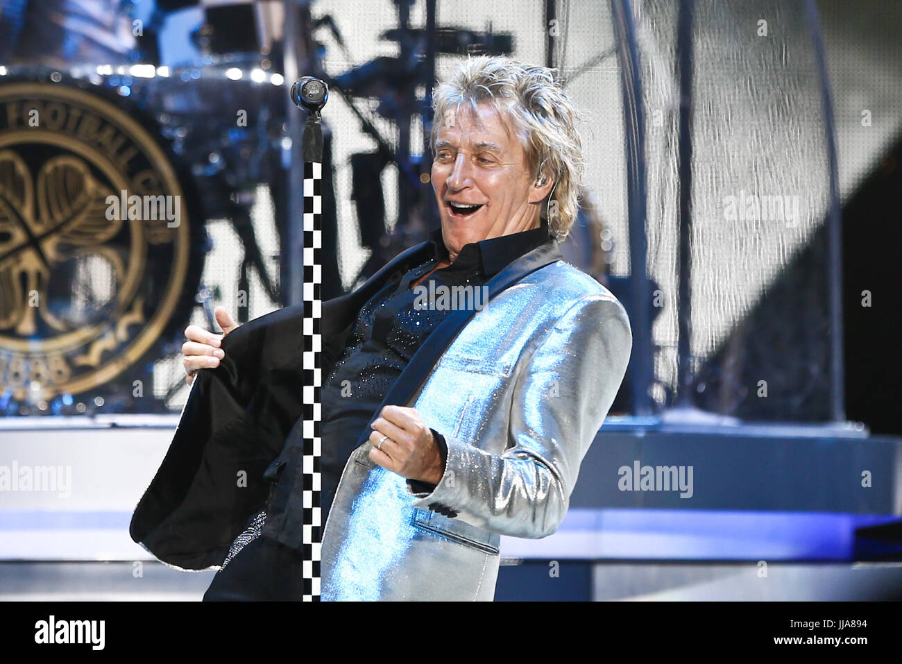 New York, Stati Uniti d'America . 18 Luglio, 2017. Rod Stewart esegue in concerto a Northwell la salute di Jones Beach Theatre sulla luglio 18, 2017 in Wantagh, New York. Credito: AKPhoto/Alamy Live News Foto Stock