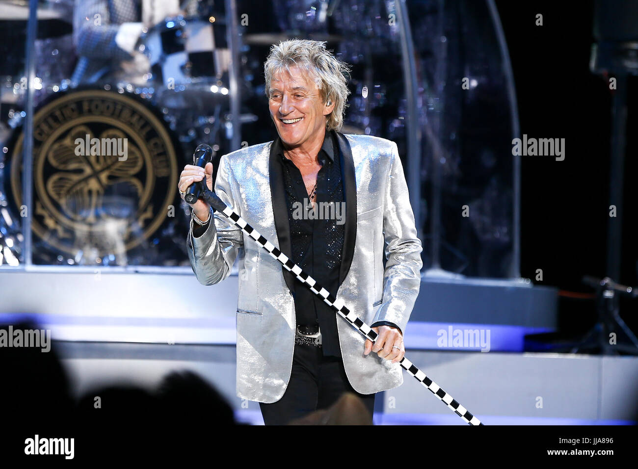 New York, Stati Uniti d'America . 18 Luglio, 2017. Rod Stewart esegue in concerto a Northwell la salute di Jones Beach Theatre sulla luglio 18, 2017 in Wantagh, New York. Credito: AKPhoto/Alamy Live News Foto Stock