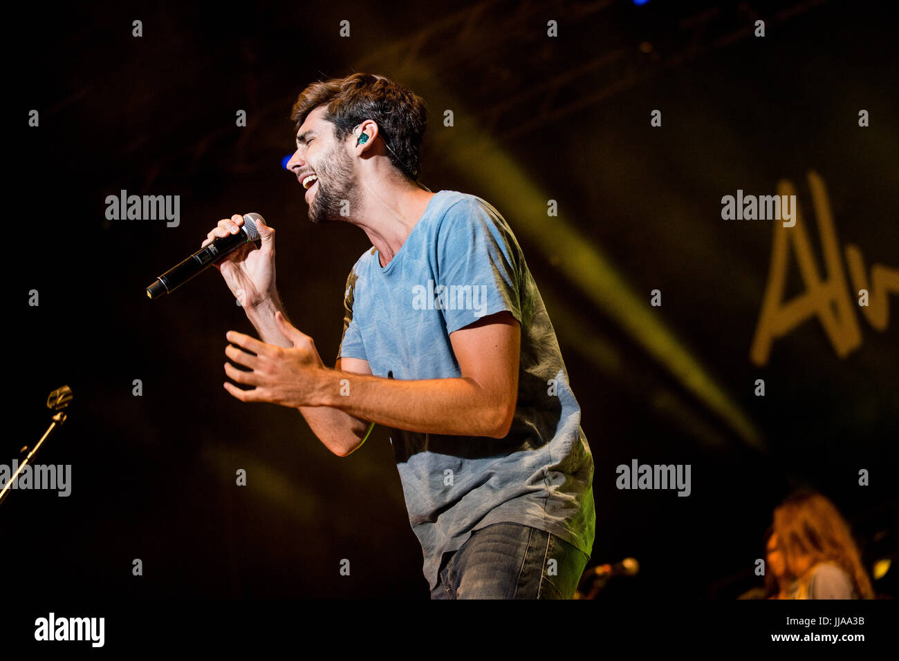 Grugliasco, UK. 18 Luglio, 2017. La spagnolo cantante pop Alvaro Soler suona al Festival GruVilllage a Grugliasco, una piccola città vicino a Torino Credito: Alberto Gandolfo/Alamy Live News Foto Stock