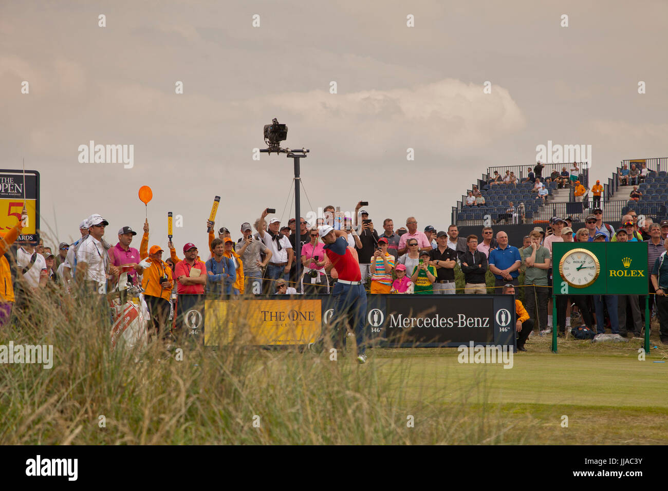 Southport, Regno Unito. 19 Luglio, 2017. Jon Rahm (Irish Open Champ 2017) tees off al Royal Birkdale Golf Club durante la 146Open Golf Championship Credito: Motofoto/Alamy Live News Foto Stock