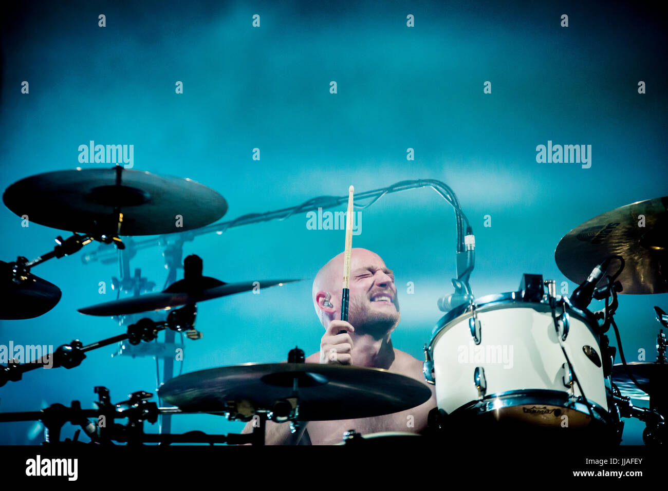 Rimini, Italia. 18 Luglio, 2017. La Scottish band alternative rock Biffy Clyro esibirsi dal vivo sul palco a Rimini Parl Rock, Credito: Matteo Scalet/Alamy Live News Foto Stock