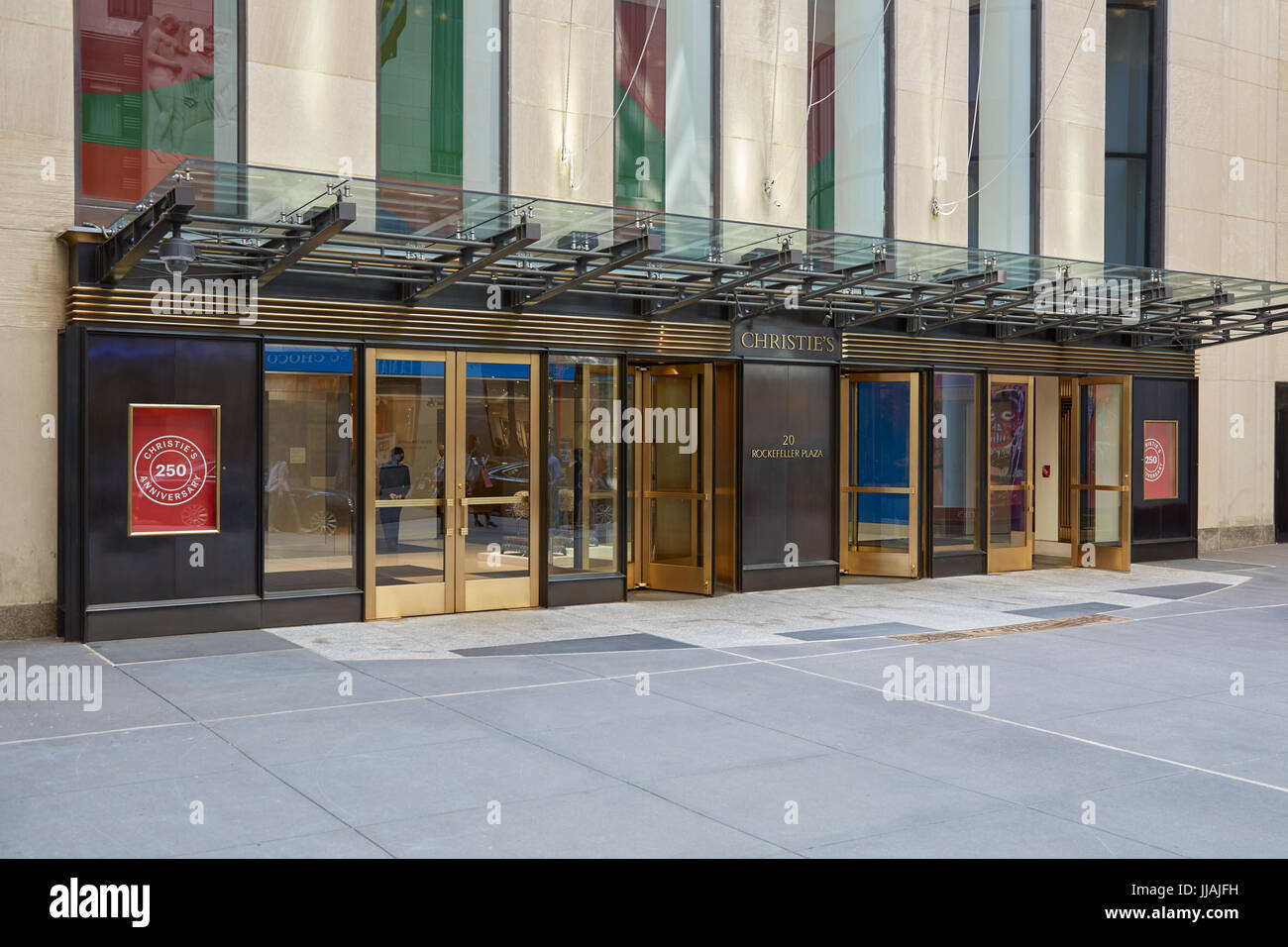 NEW YORK - 12 settembre: Christie's ramo americano entrata nel Rockefeller Center il 12 settembre 2016 a New York. Si tratta di un British auction house fo Foto Stock