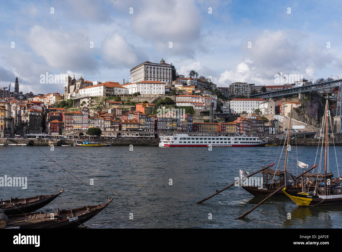 La città vecchia di Porto sul fiume Douro in Portogallo.. Foto Stock