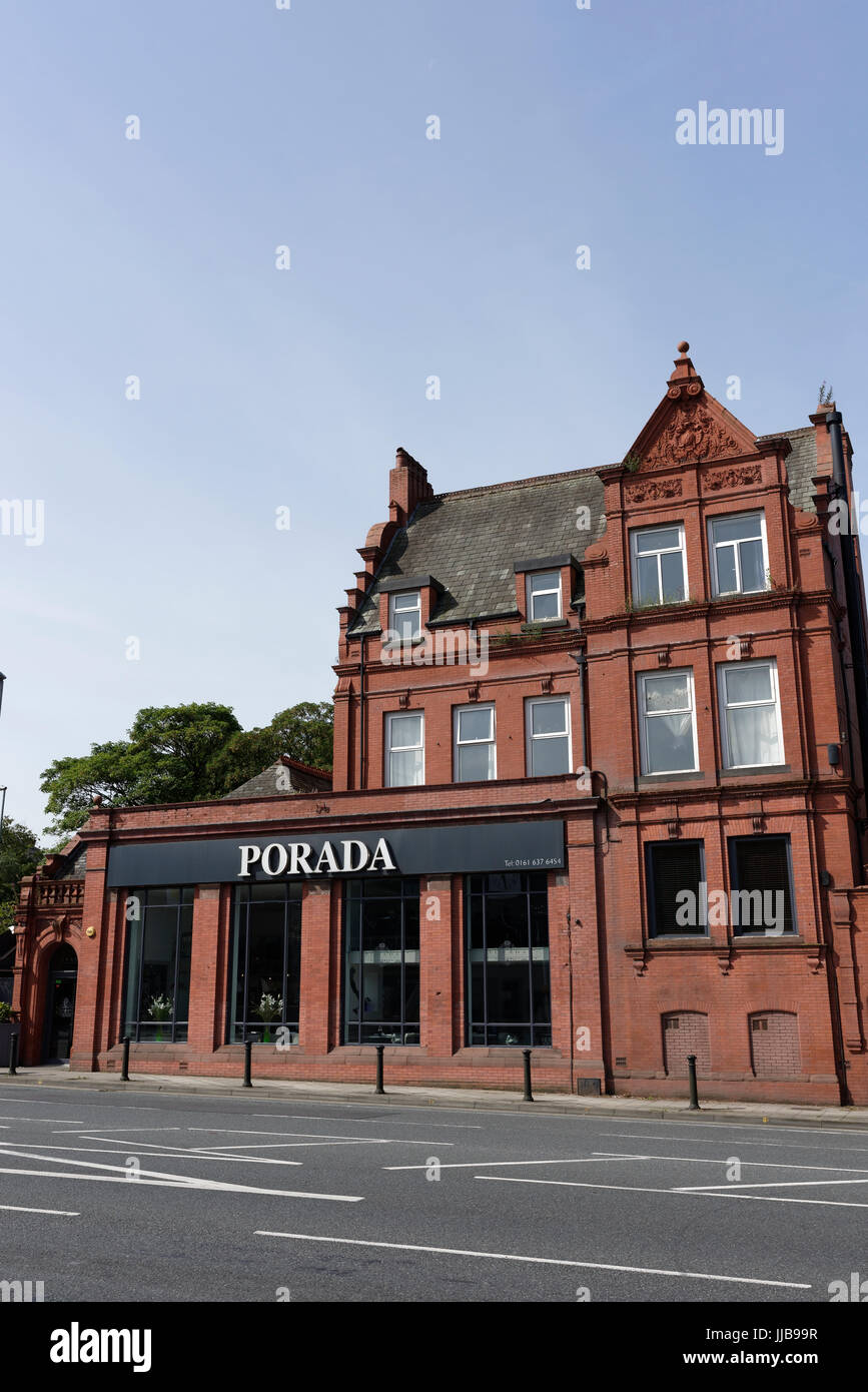 Vecchio edificio di banca convertito al ristorante Porada, edificio in mattoni rossi a whitefield vicino a Bury lancashire uk Foto Stock