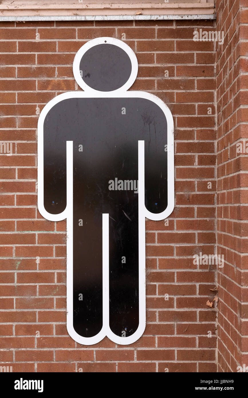 Un sesso maschile simbolo segno al di fuori di una toilette pubblica. Foto Stock