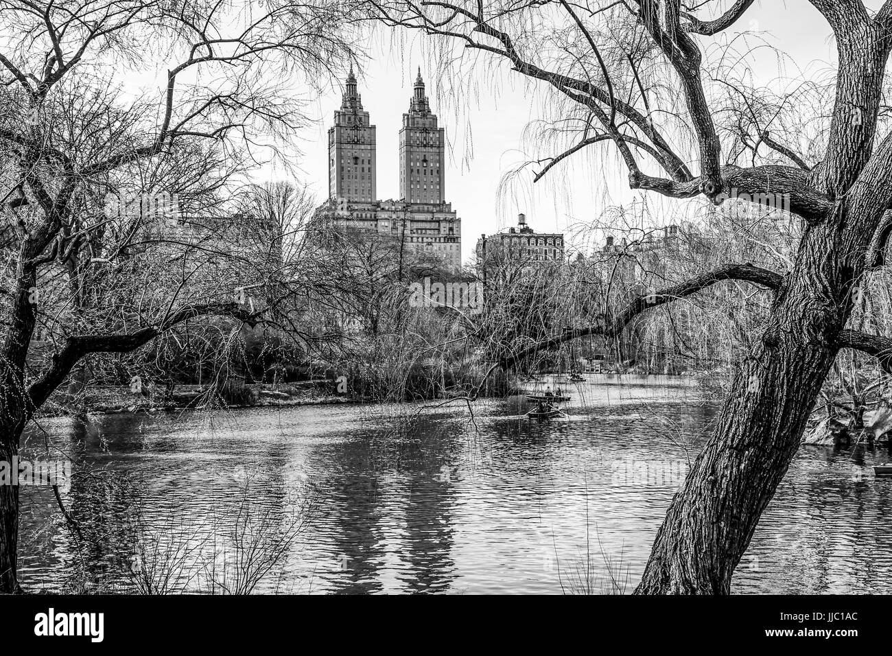 Piccolo lago al Central Park di New York - Manhattan - NEW YORK - aprile 2 , 2017 Foto Stock