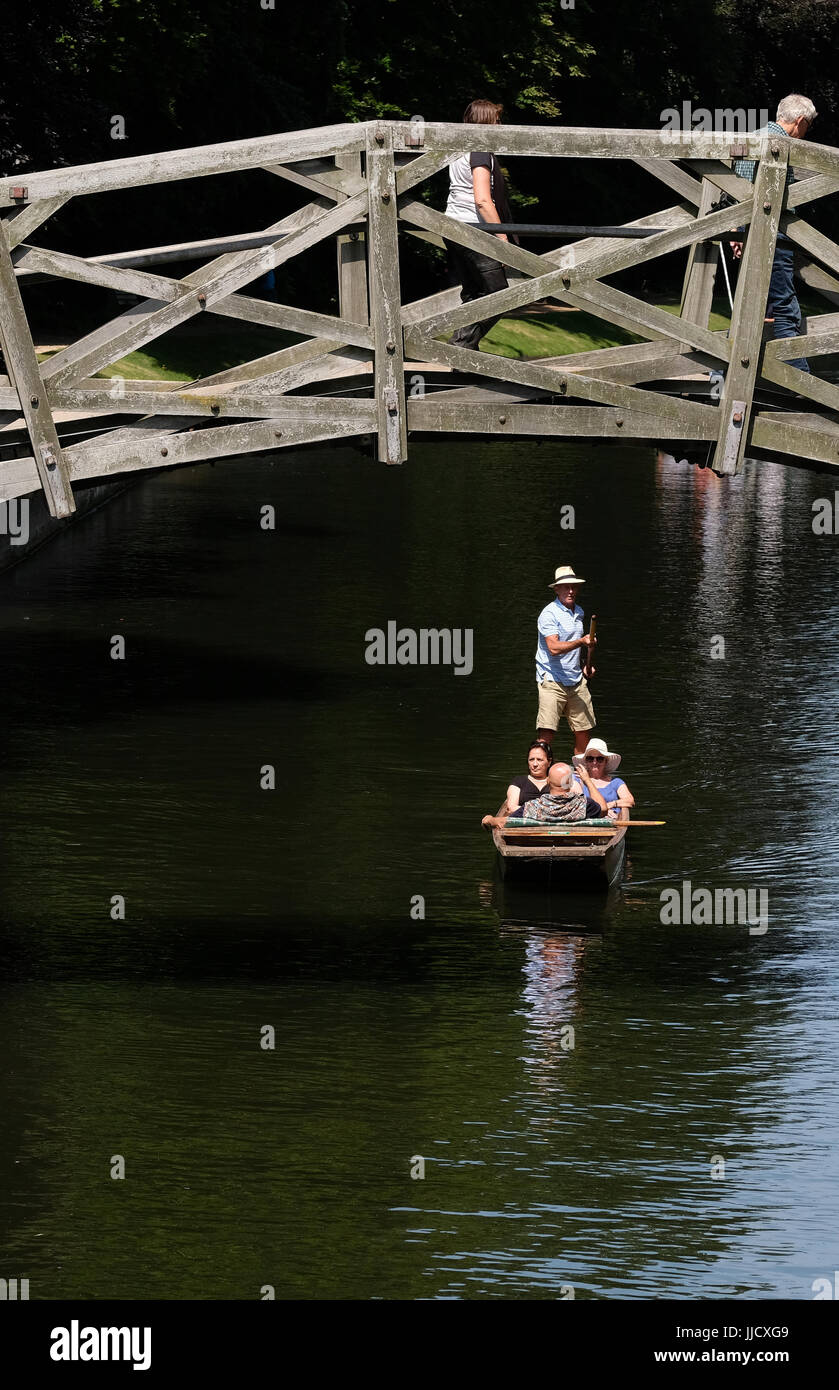 17 Luglio 2017 - i turisti nella splendida città universitaria di Cambridge, Inghilterra. Foto Stock