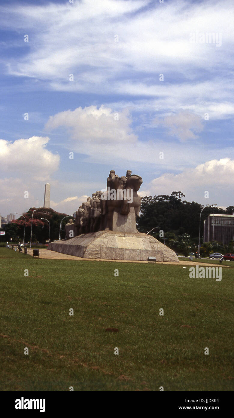 Il monumento delle bandiere;; Ibirapuera Sao Paulo, Brasile Foto Stock