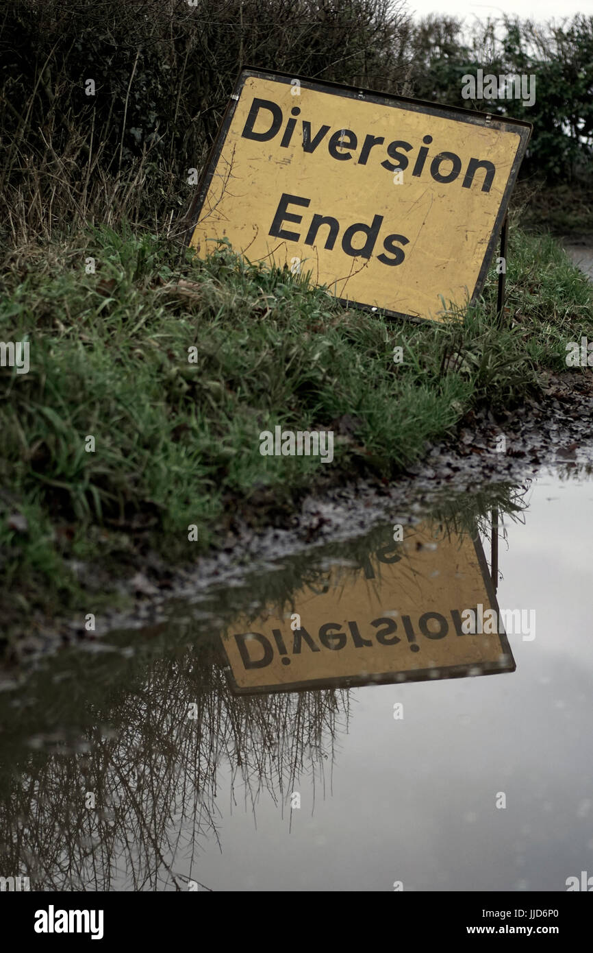 Strada rurale segno di diversione Foto Stock