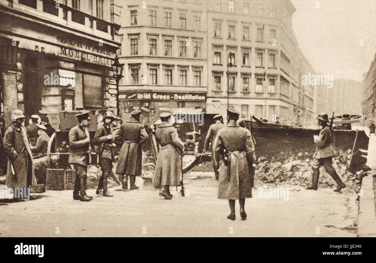 Berlin Barricata, insurrezione Spartacist, 1919 Foto Stock