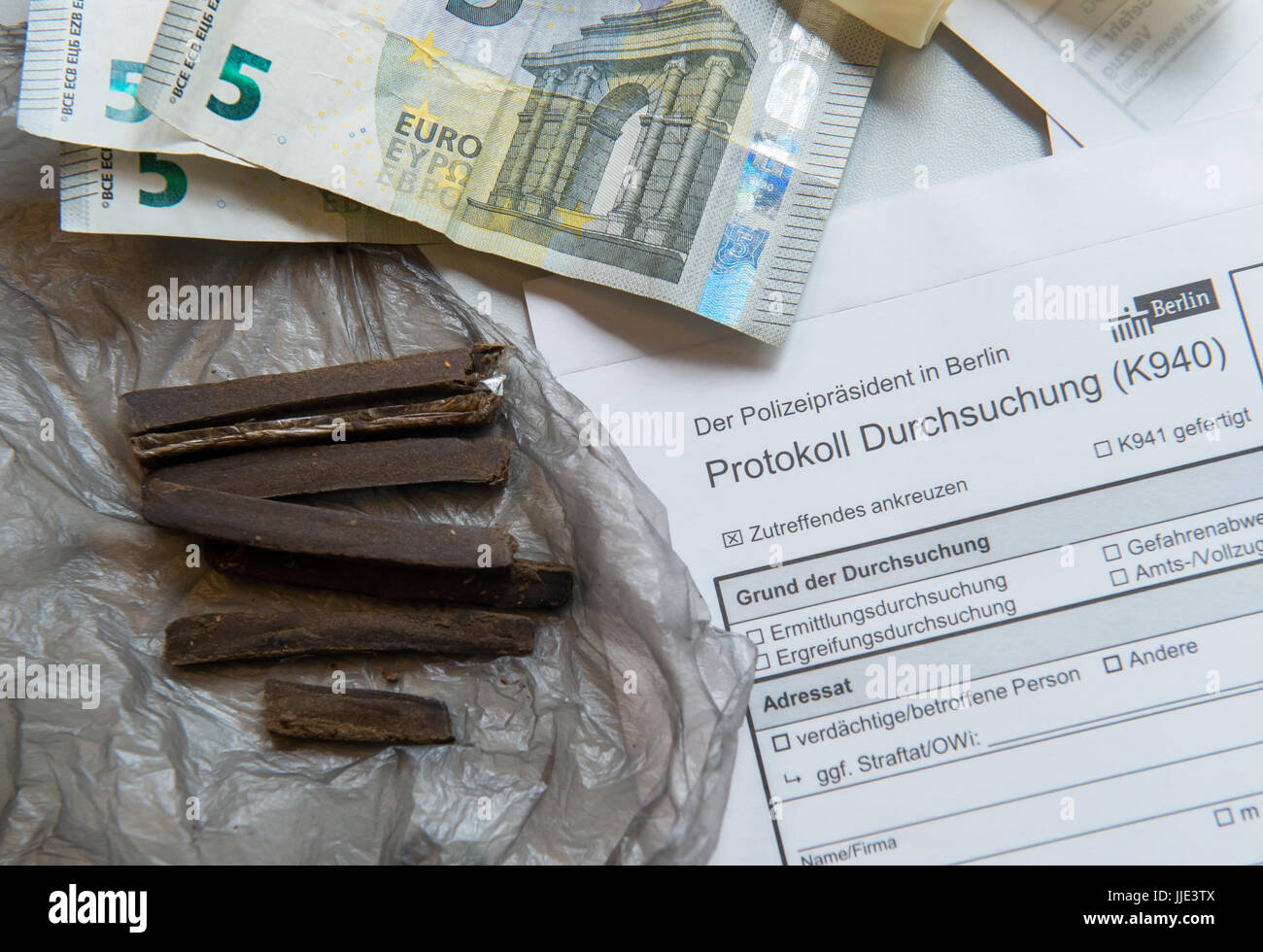 Berlino, Germania, la polizia cerca di Drogenrazzia Foto Stock