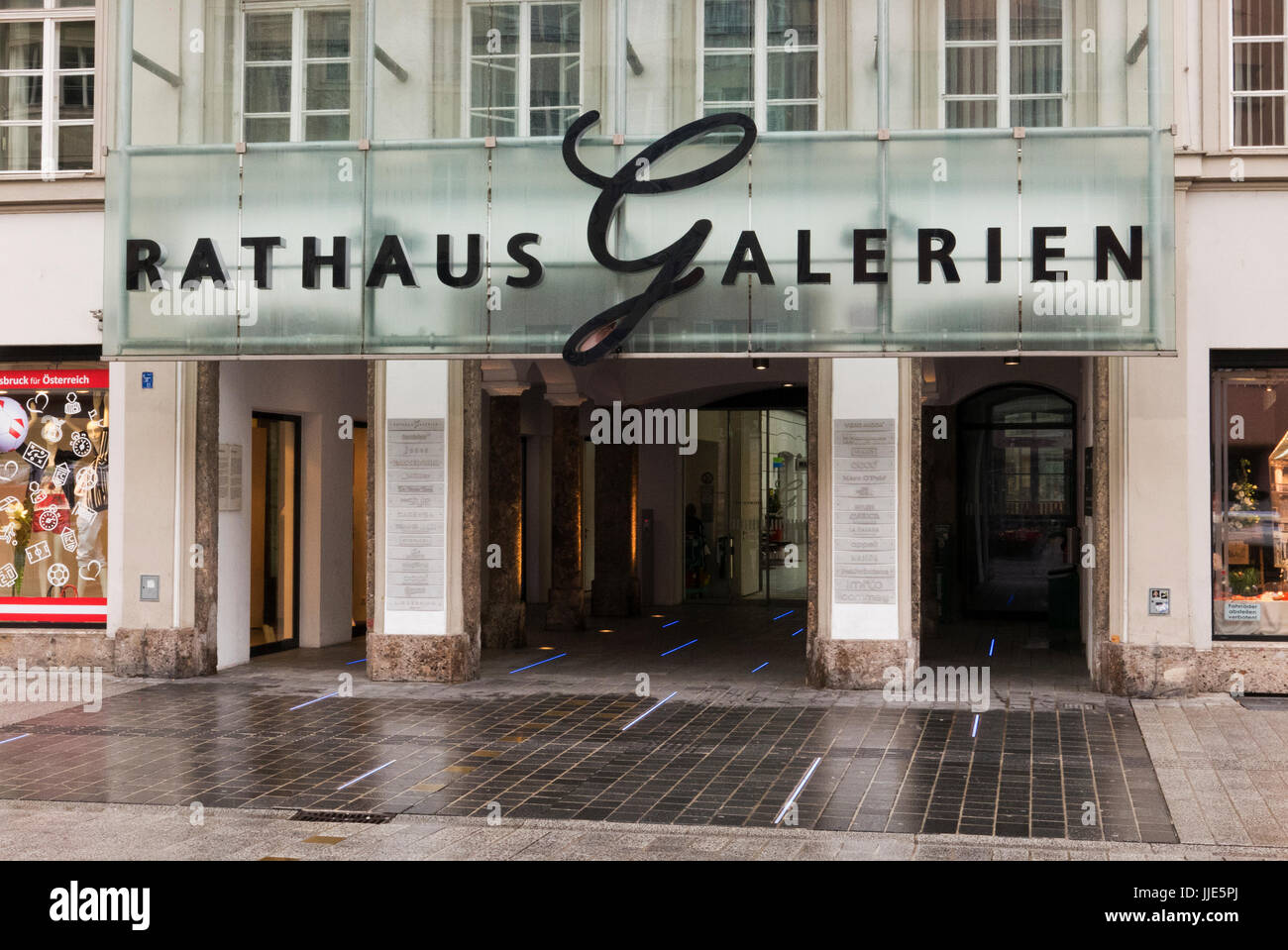L'ingresso del Rathaus Gallerie Shopping Mall, Innsbruck, Austria Foto Stock