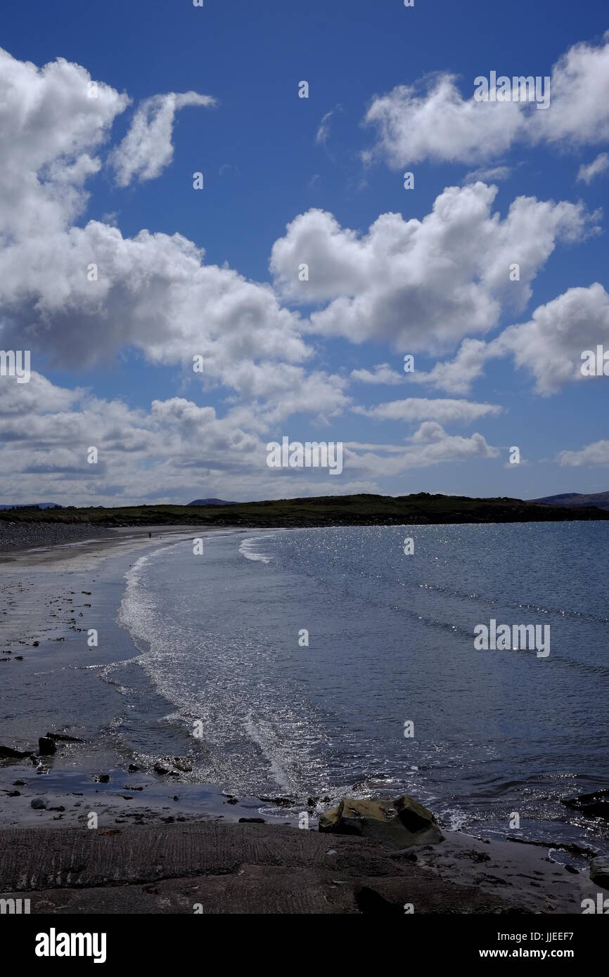 La bella Bianca Strand, di una natura incontaminata spiaggia irlandese, vicino a Cahersiveen, nella contea di Kerry, Irlanda Foto Stock