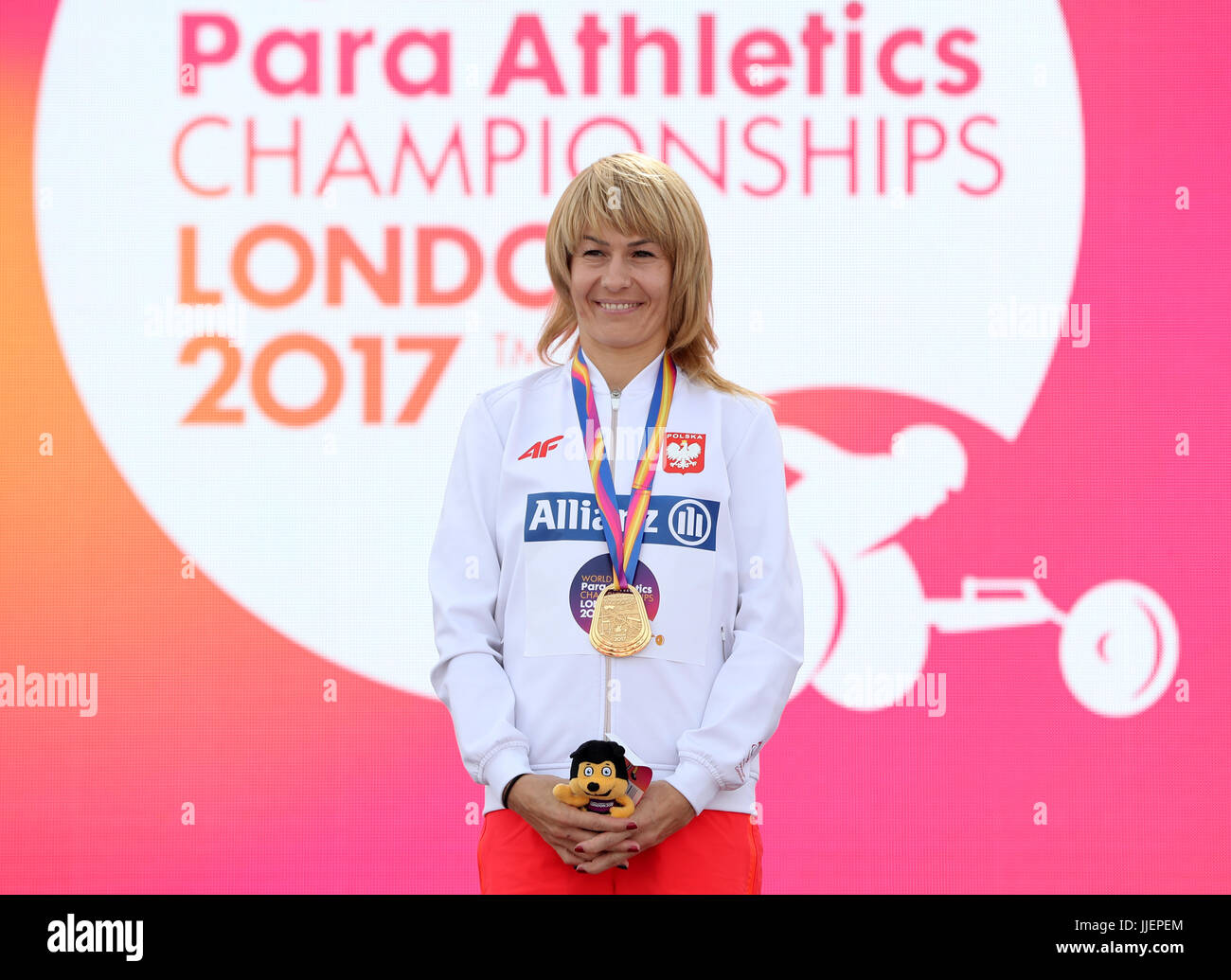 Barbara Niewiedzial polacca con la sua medaglia d'oro nella F20 femminile da 1500 m durante il quinto giorno del campionato mondiale di atletica parasale 2017 allo stadio di Londra. PREMERE ASSOCIAZIONE foto. Data immagine: Martedì 18 luglio 2017. Vedi PA storia ATLETICA Para. Photo credit should Read: Simon Cooper/PA Wire. Foto Stock