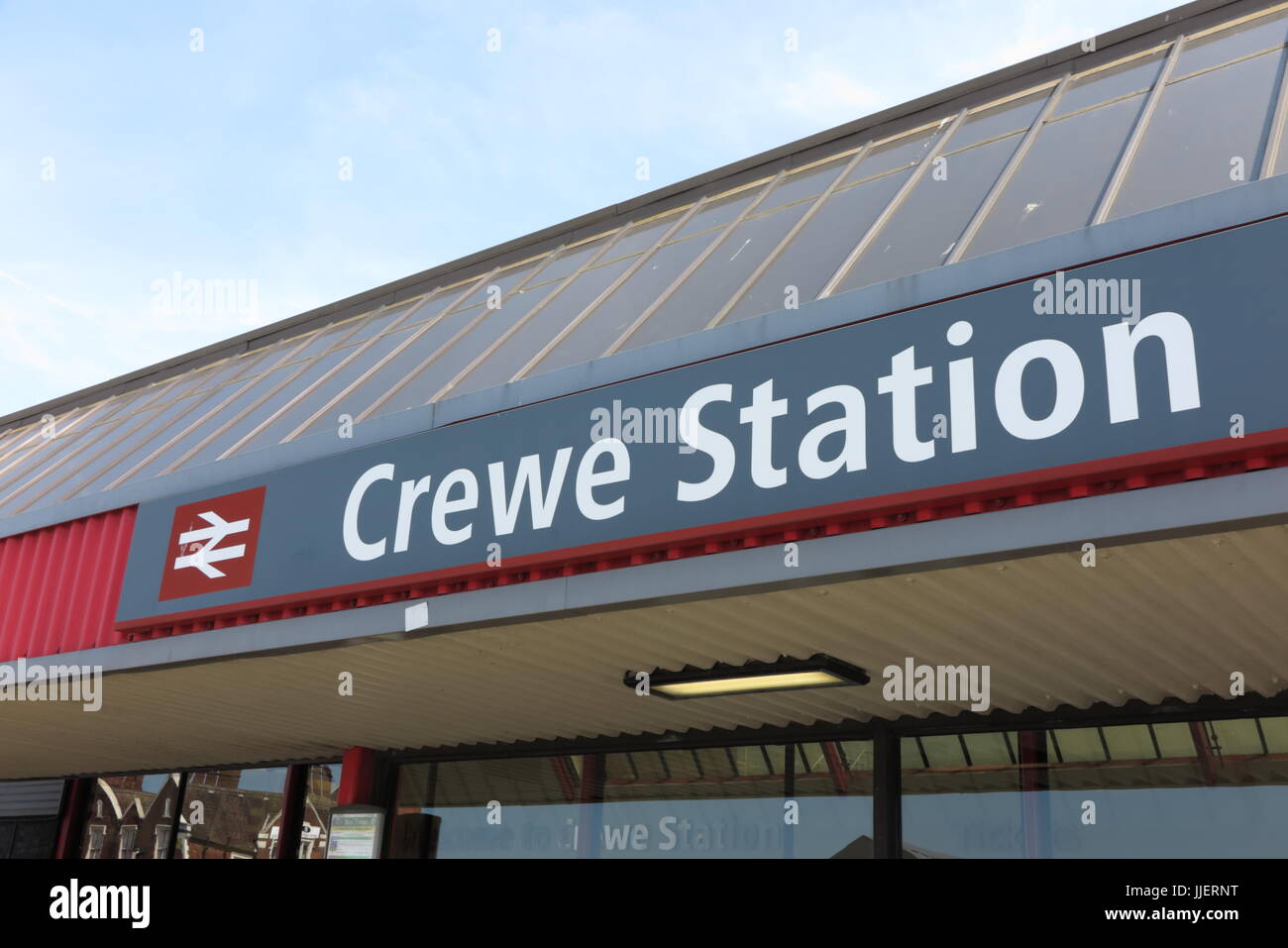Alla stazione ferroviaria di Crewe Foto Stock