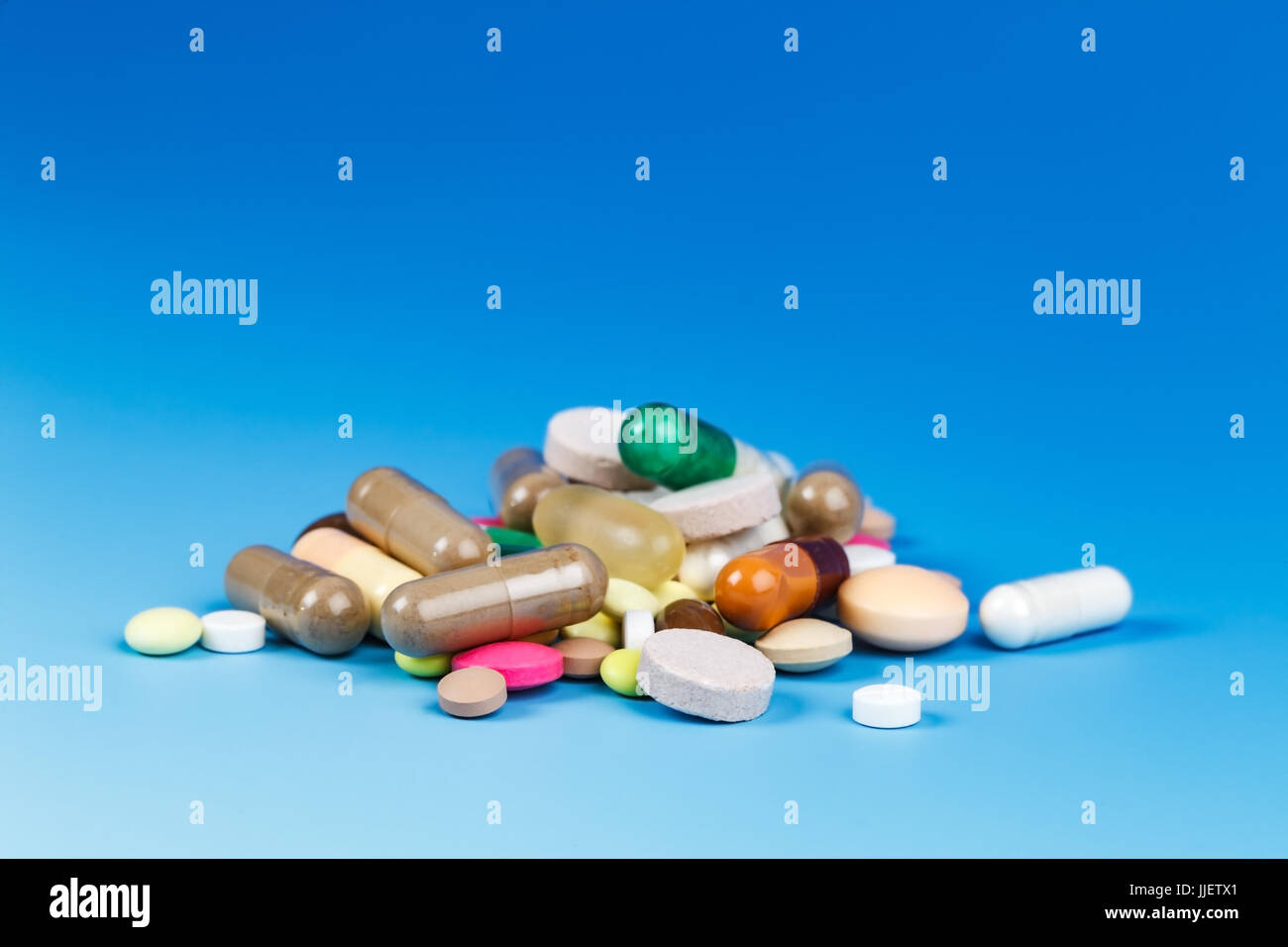 Compresse e capsule, vitamine, microelementi, analgesici e antibiotici Foto Stock