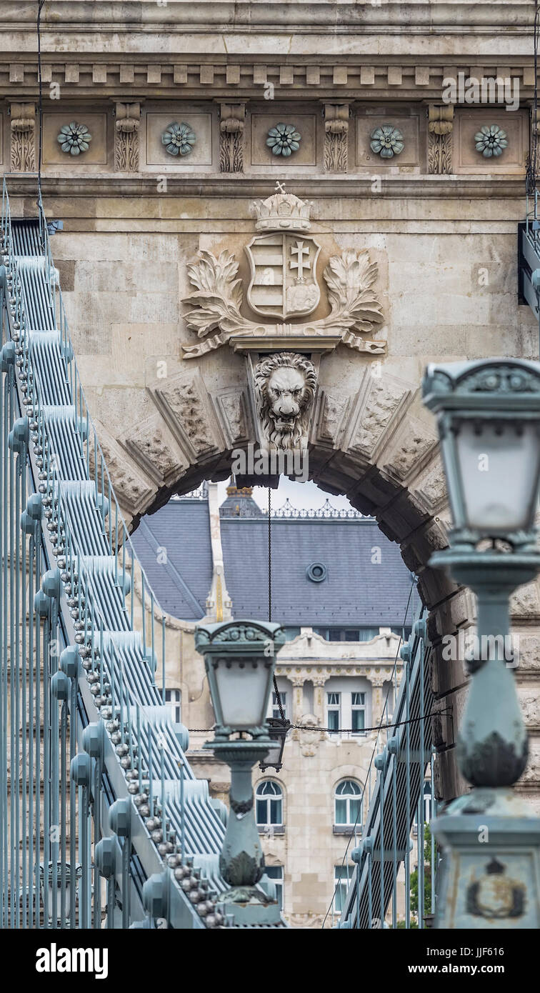 Un frammento del Ponte della Catena e stucco di elementi decorativi. Budapest. Ungheria Foto Stock
