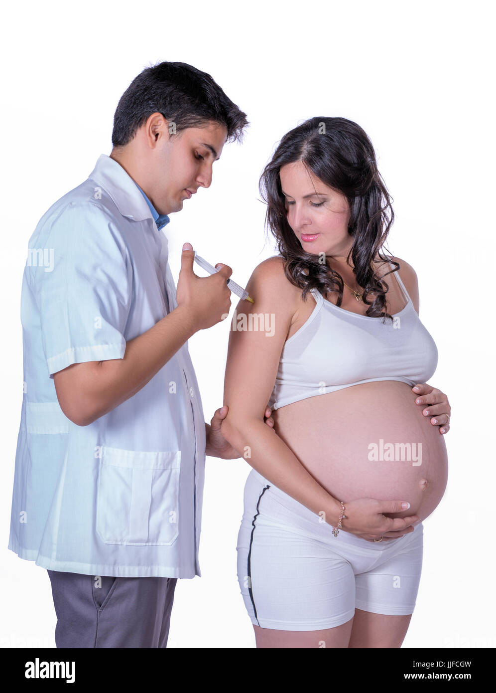Donna in gravidanza presso il medico di essere iniettata da un medico Foto Stock