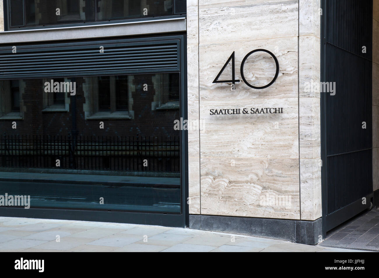 Sede della Saatchi e Saatchi Advertising company a 40 Chancery Lane, Londra. Foto Stock