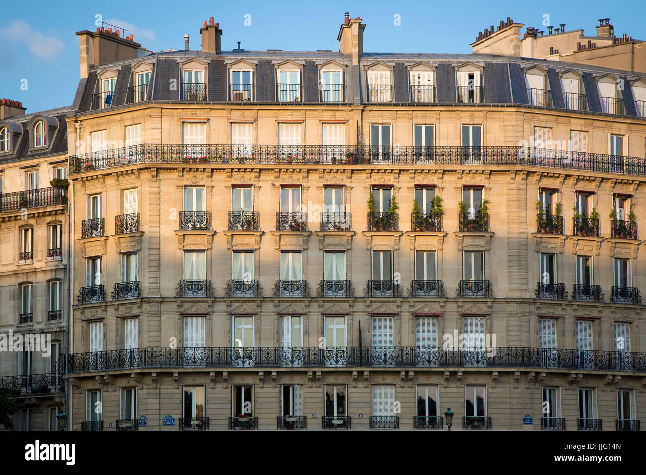 L'architettura francese lungo il Fiume Senna, Parigi, Ile-de-France, Francia Foto Stock