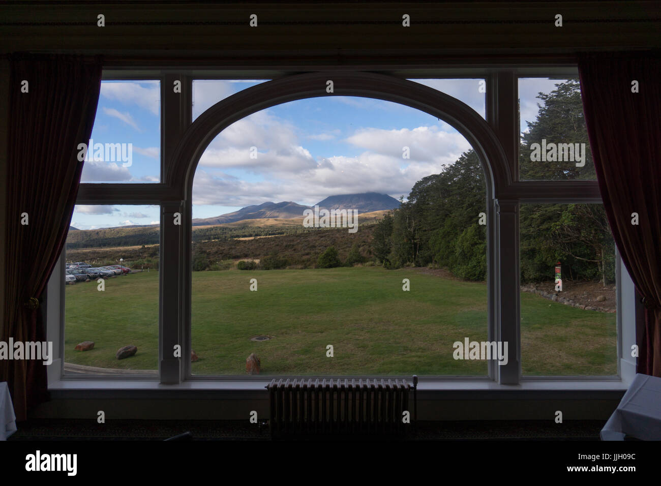 La visualizzazione della finestra, Chateau Tongariro, Mt Ruapehu, Nuova Zelanda Foto Stock