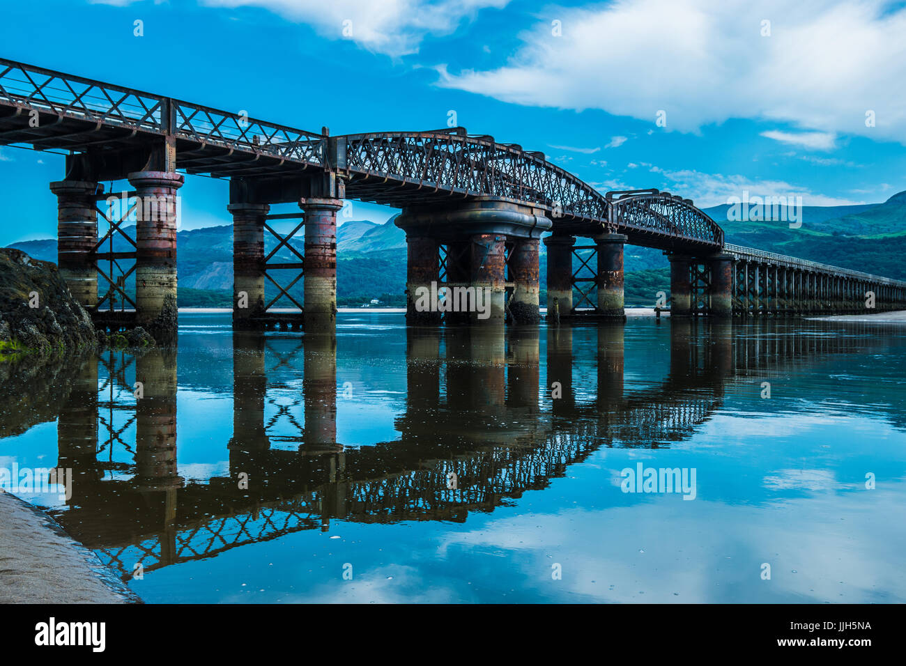 Blaenau Ffestiniog ponte ferroviario su Mawddach estuario. Foto Stock