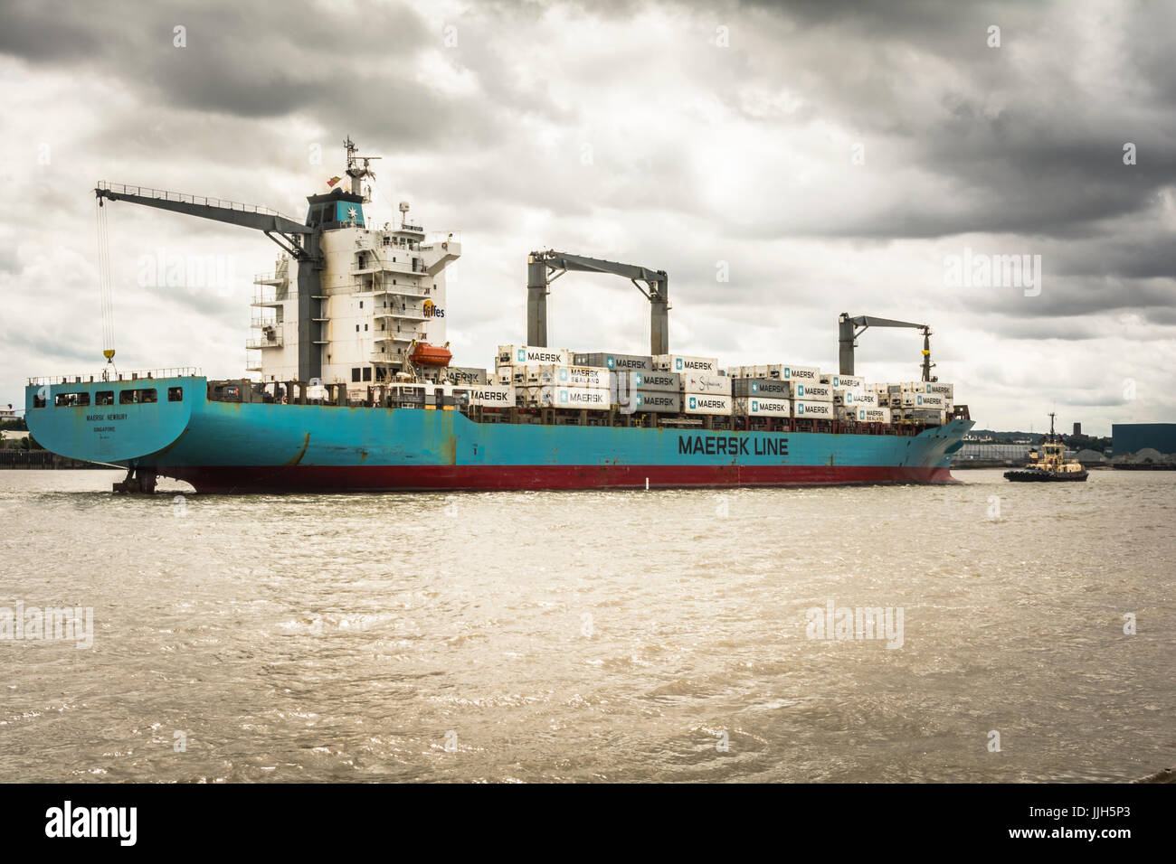 La Maersk container di attracco della nave a Tilbury Docks, Tilbury, Essex, Regno Unito Foto Stock