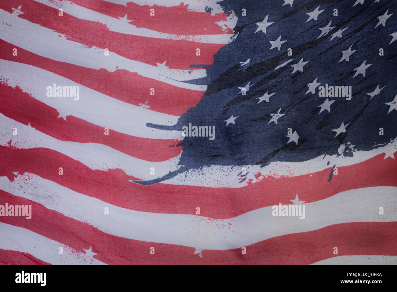 Vecchio american sventola bandiera su un sfondo per studio Foto Stock