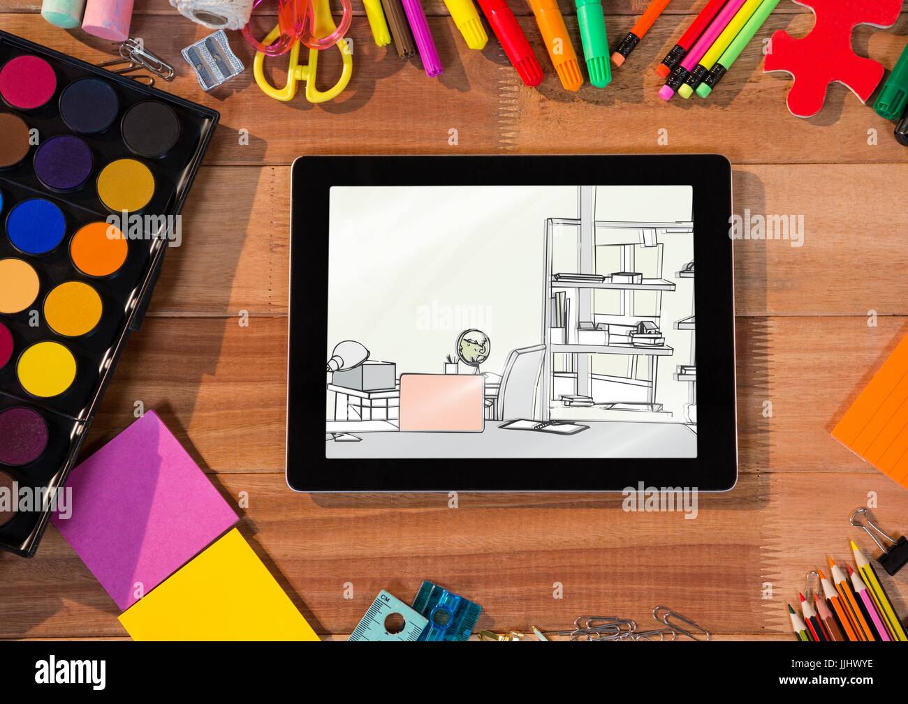 Scrivania con 3d tablet e gli strumenti di disegno. Sulla tavoletta un sorteggio di un ufficio Foto Stock