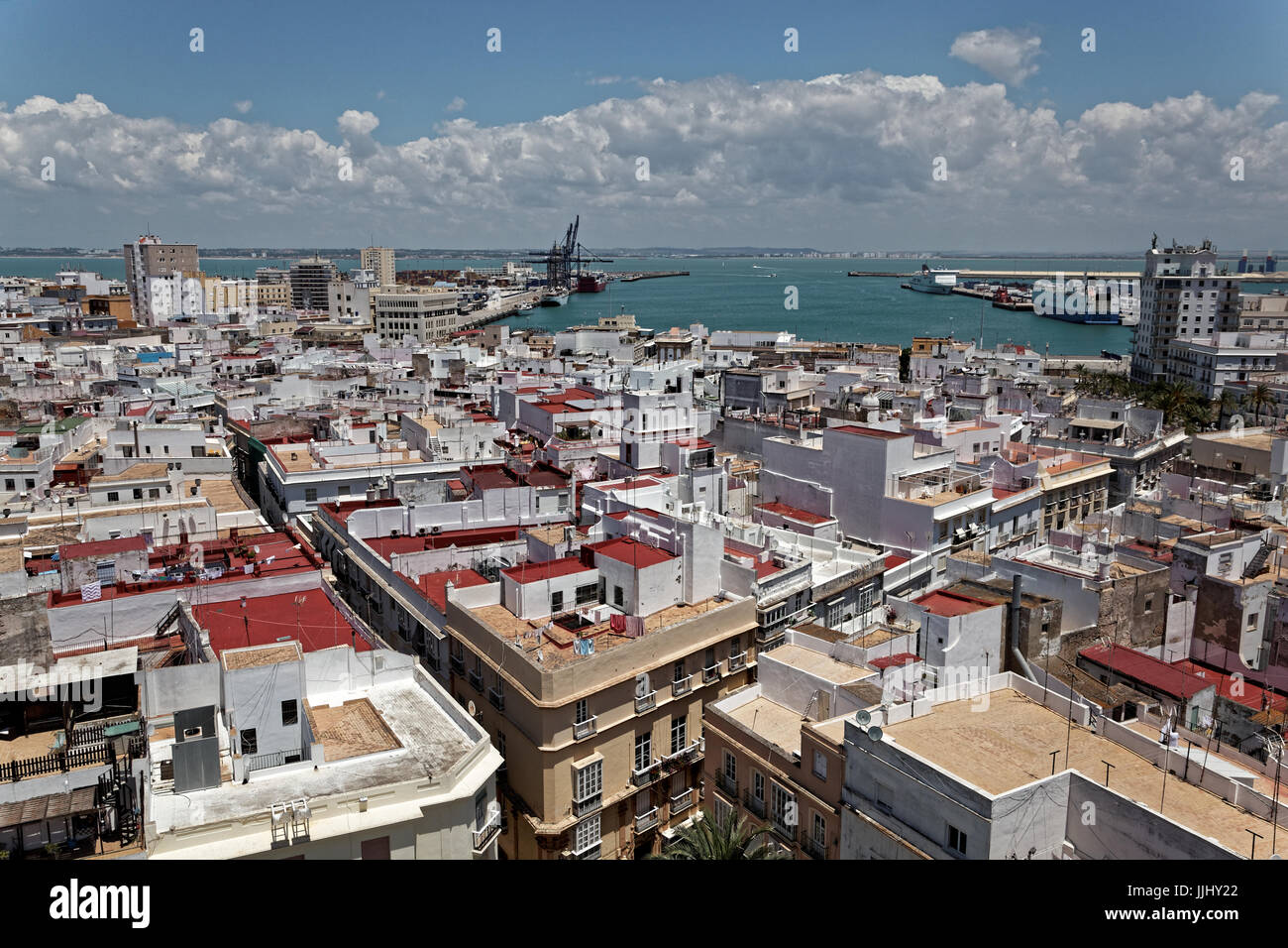 Vista aerea di Cadice, da Cadiz Cattedrale (Catedral de Santa Cruz de Cádiz), Plaza Catedral, Cadiz, Spagna Foto Stock