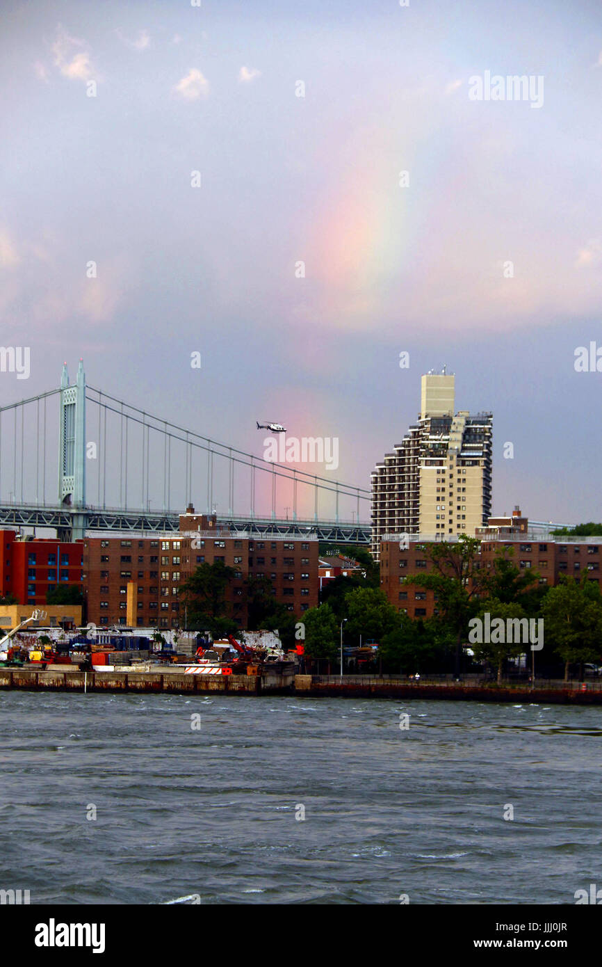Rainbow su Triborough Bridge e East River Foto Stock