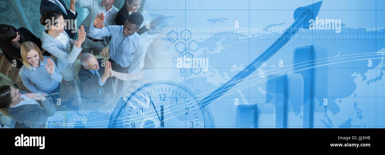 La gente di affari avendo divertimento celebrazione il partito con il mondo il successo della transizione Foto Stock