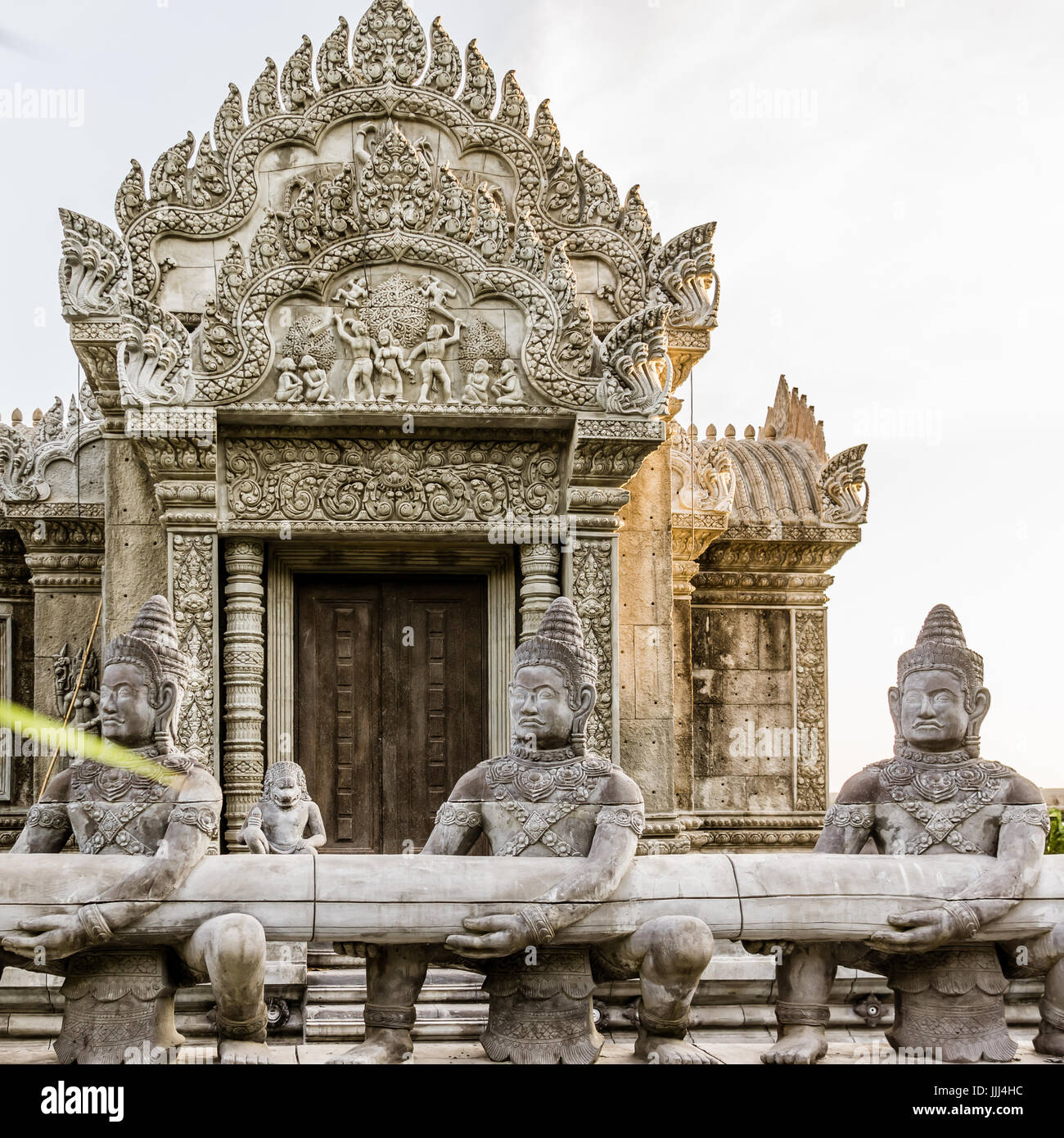 Tempio di pietra nel pomeriggio di sole, Haad Rin, Koh Pangan, Thailandia, 3 maggio 2016, Foto Stock