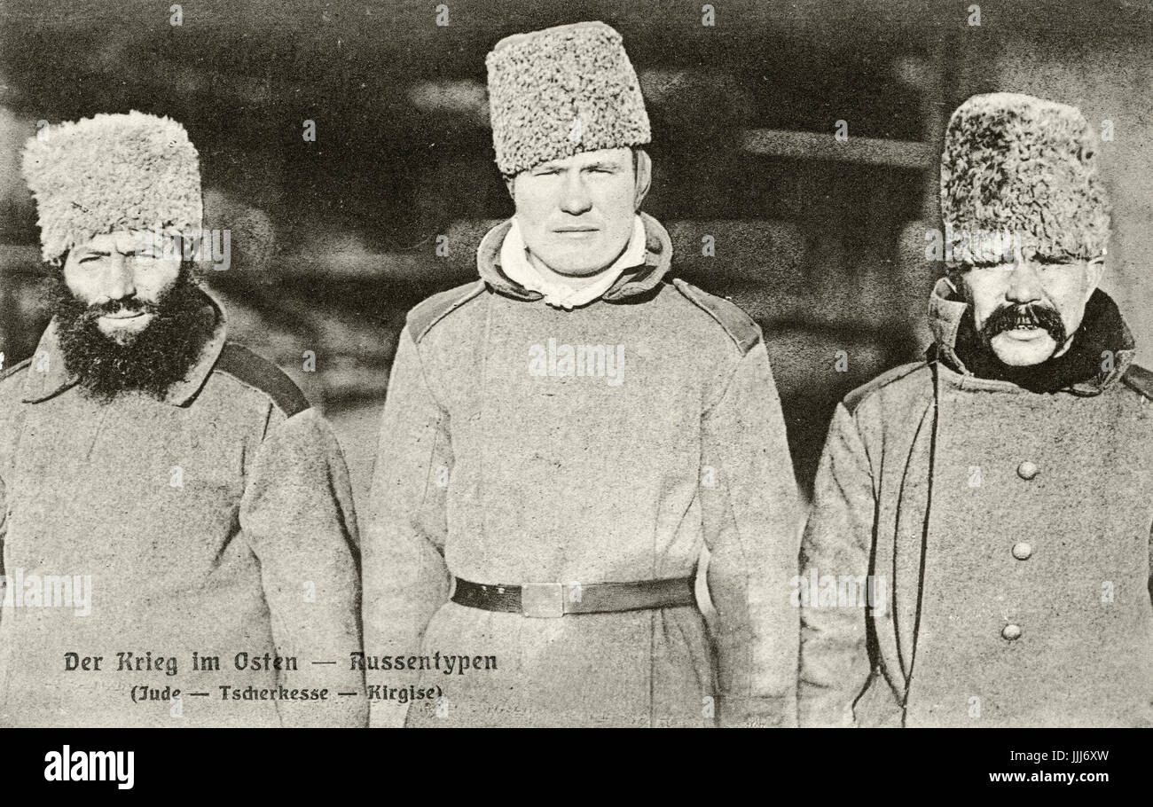 Soldati russi nella guerra mondiale I. didascalia recita: Der Krieg im Osten - Russentypen. (La guerra in Oriente (Eastrn Europa) - tipi di russo). Un Ebreo; un Circassian Il (Circassia),un Kirghizistan Kirghizistan (). Sodliers servire nell esercito tedesco Foto Stock