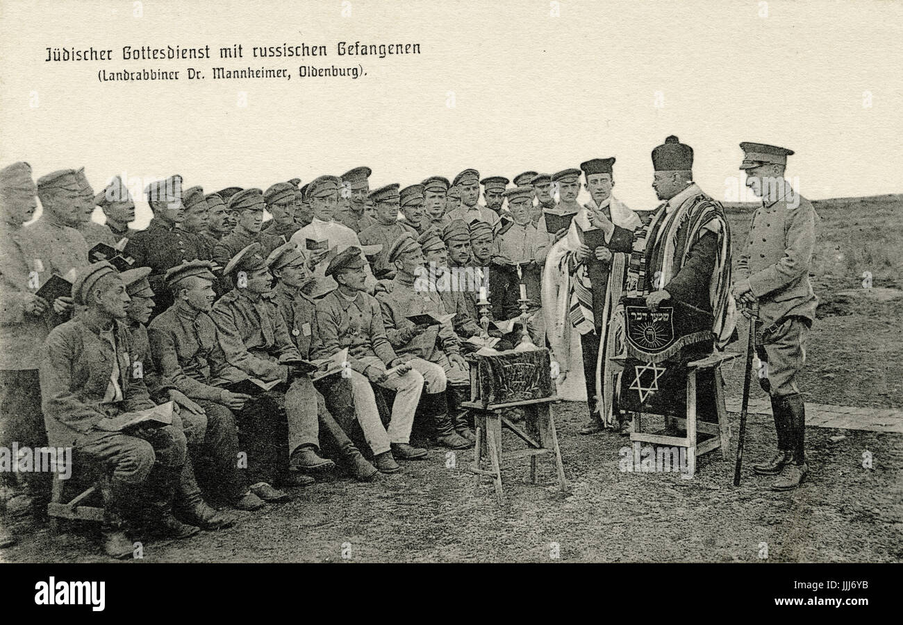Le preghiere ebraiche per prigionieri di guerra russi nella guerra mondiale per eventualmente Sabato, preghiera guidata dal rabbino Dr Mannheimer di Oldenburg. (Camp probabilmente in Germania) Foto Stock