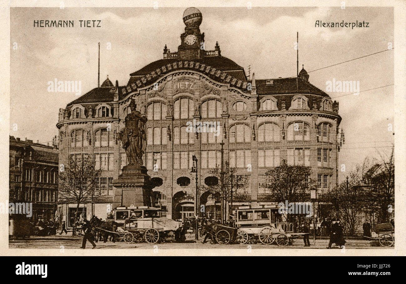 Tietz department store di Alexanderplatz di Berlino. Grande magazzino di proprietà di Hermann Tietz (29 Aprile 1837 - 3 Maggio 1907), un commerciante German-Jewish che possedeva una catena di grandi magazzini nel tardo XIX - inizio del XX secolo. Cartolina, farà fede il timbro postale del 3 giugno, 1911. Foto Stock