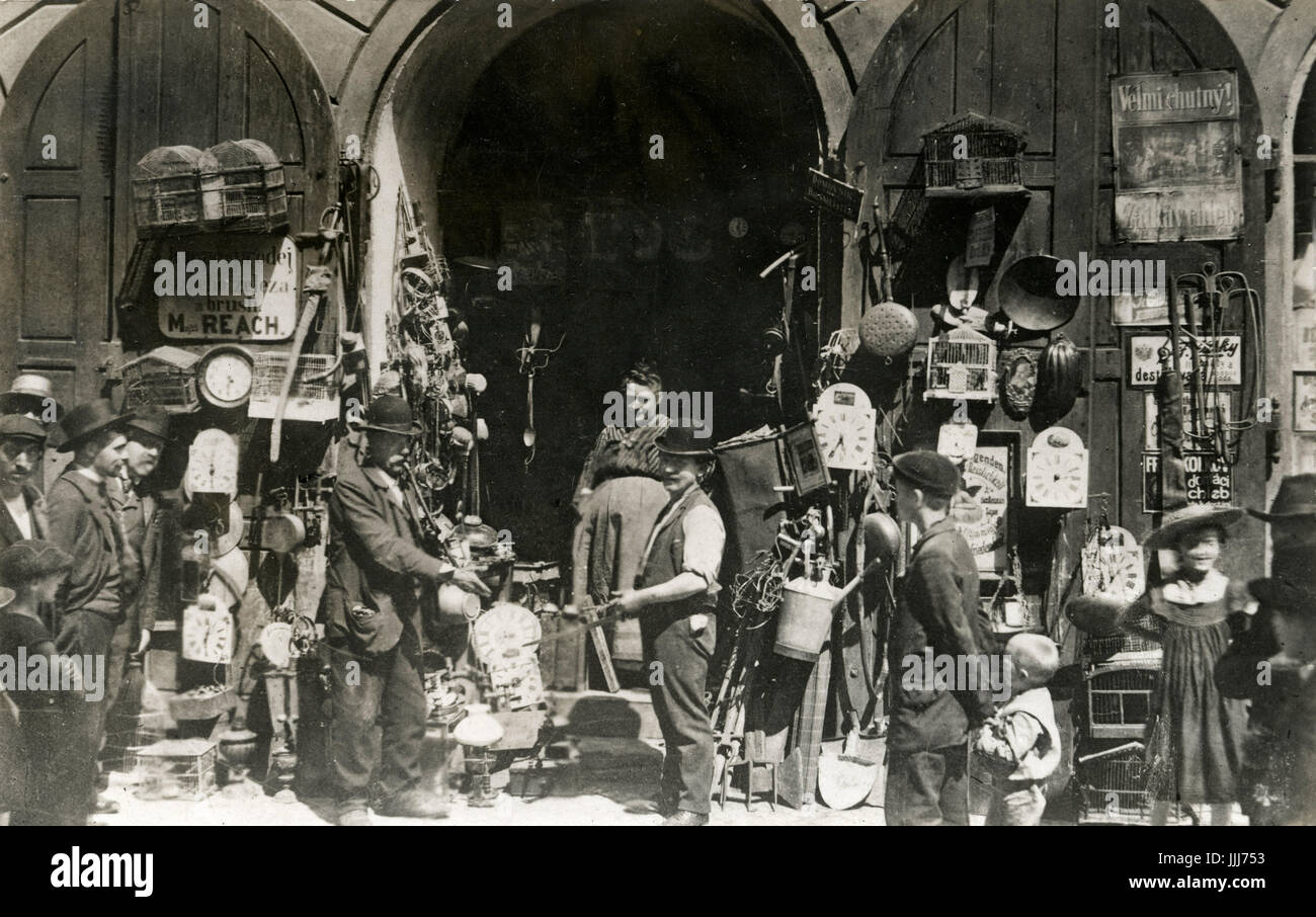 Rottami di metallo merchant, Praga quartiere ebraico. Pre - 1902. Foto Stock