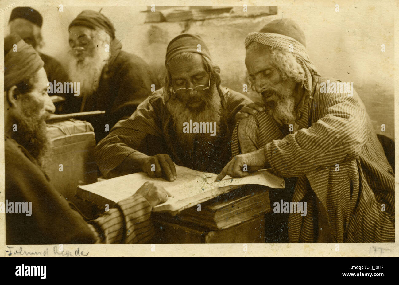 Yemenite studiando gli uomini santi testi, Gerusalemme e Palestina c. 1900 Foto Stock
