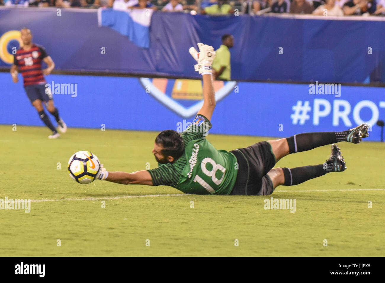 Derby Carrillo portiere salva la USMNT United States Mens National Team giocare a calcio | calcio giocando El Salvador come parte della CONCACAF Gold Cup Foto Stock