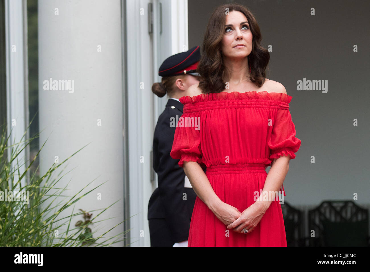 Berlino, Germania. 19 Luglio, 2017. Caterina, duchessa di Cambridge, moglie di Gran Bretagna il principe William, arriva nel giardino della residenza dell'ambasciatore britannico per la regina il compleanno Garten parte" a Berlino, Germania, 19 luglio 2017. Foto: Matthias Nareyek/Getty Images Europa/Piscina/dpa/Alamy Live News Foto Stock