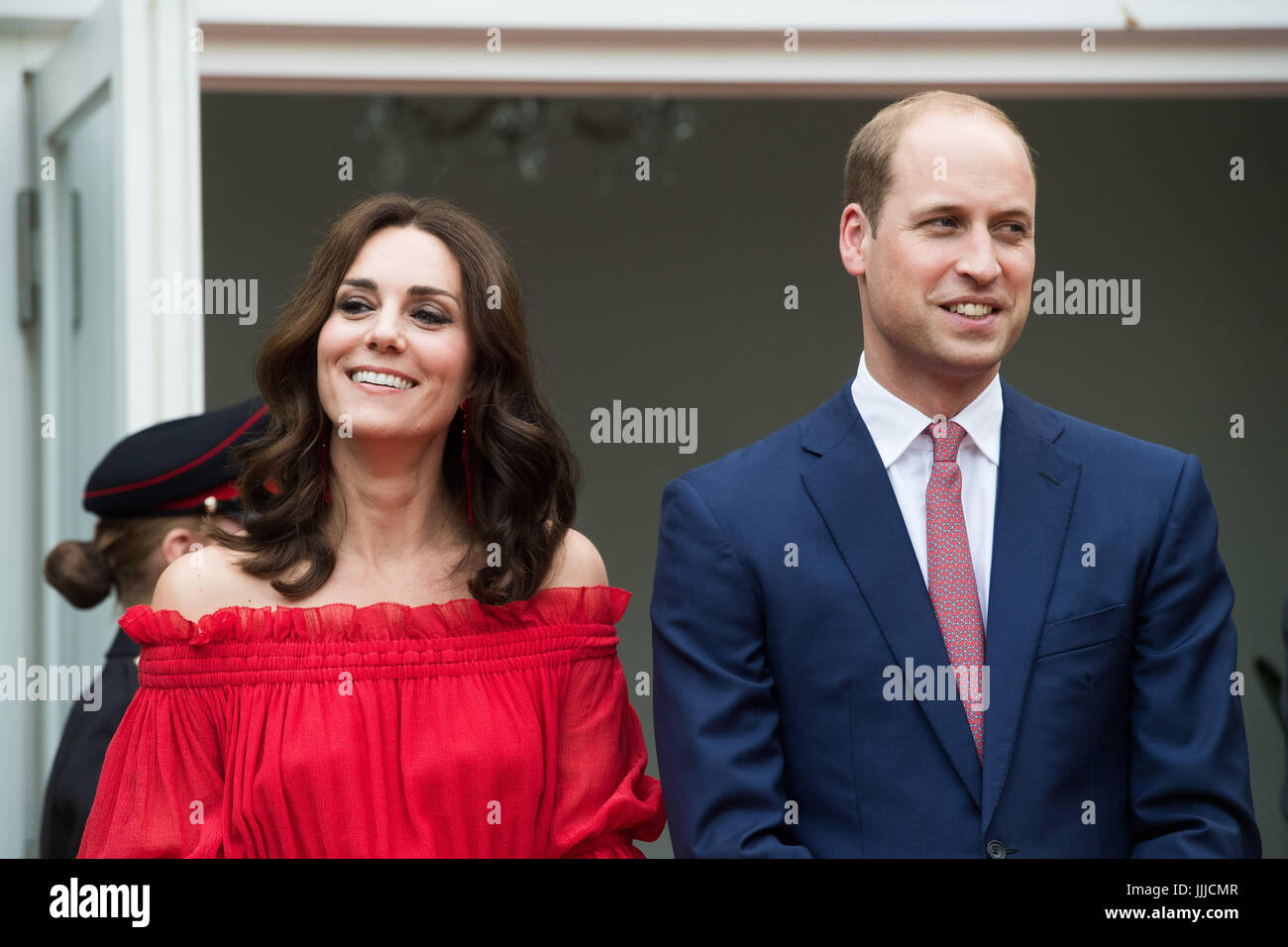 Berlino, Germania. 19 Luglio, 2017. La Gran Bretagna è il principe William e sua moglie Caterina, duchessa di Cambridge, arriva nel giardino della residenza dell'ambasciatore britannico per la regina il compleanno Garten parte" a Berlino, Germania, 19 luglio 2017. Foto: Matthias Nareyek/Getty Images Europa/Piscina/dpa/Alamy Live News Foto Stock