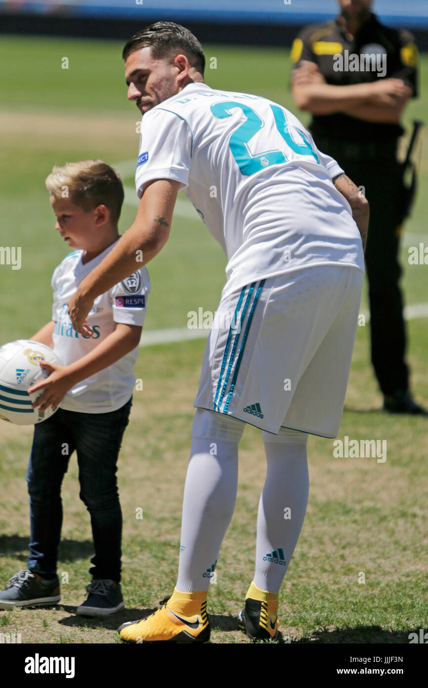 Madrid, Spagna. Xx Luglio, 2017. Giocatore di calcio Dani Ceballos' durante la sua presentazione ufficiale come un vero e proprio lettore di Madrid a SantiagoBernabeu, a Madrid, giovedì 20 luglio 2017 Credit: Gtres Información más Comuniación on line,S.L./Alamy Live News Foto Stock