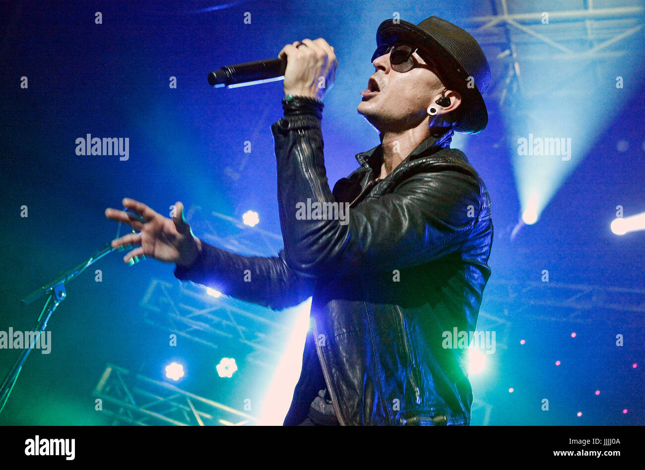 Baltimore, MD, Stati Uniti d'America. Xix Sep, 2017. Chester Bennington della band Stone Temple Pilots esegue in concerto al 2015 Shindig Music Festival a Carroll Park a Baltimora, MD su Settembre 19, 2015 Credit: Star Shooter/media/punzone Alamy Live News Foto Stock