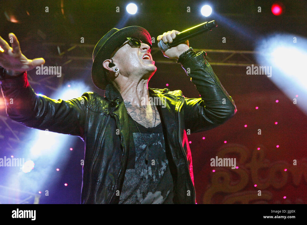 Baltimore, MD, Stati Uniti d'America. Xix Sep, 2017. Chester Bennington della band Stone Temple Pilots esegue in concerto al 2015 Shindig Music Festival a Carroll Park a Baltimora, MD su Settembre 19, 2015 Credit: Star Shooter/media/punzone Alamy Live News Foto Stock